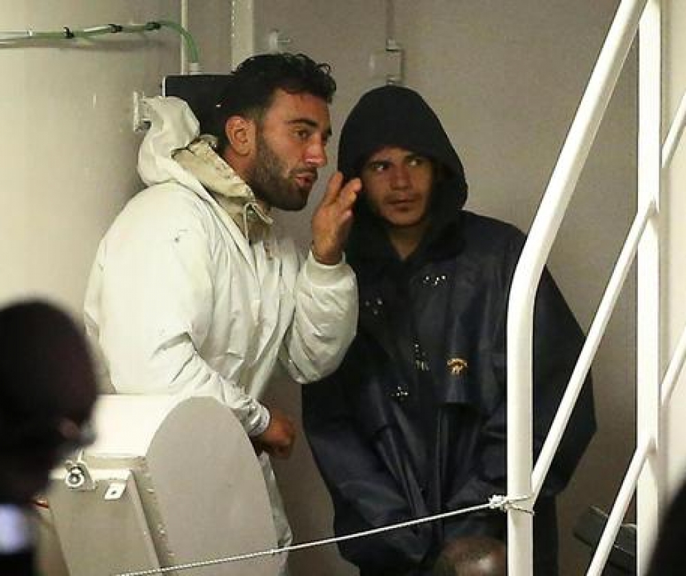 Mohammed Ali Malek il- Kaptain mit-Tuneżija faces u  Mahmud Bikhit mis-Sirja ġew arrestati mal-inżul tagħhom fi Sqallija