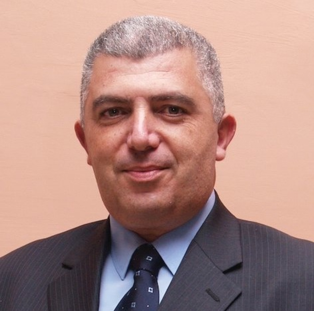 L-Avukat Carmel Chircop