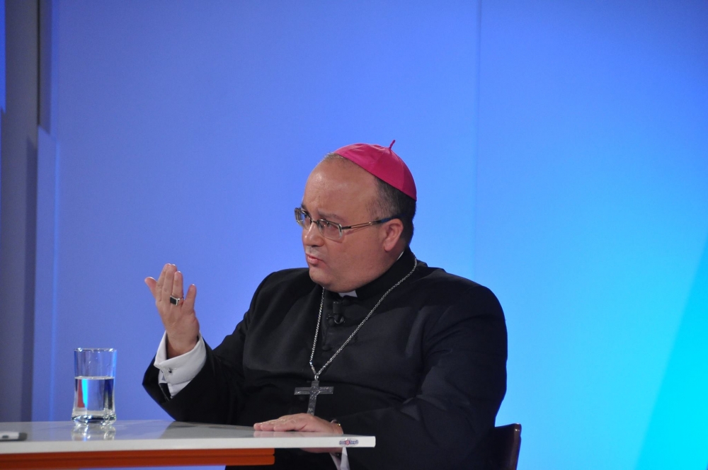 L-Arċisqof Scicluna waqt il-programm Xarabank tal-bieraħ (Ritratt meħud mill-paġna ta' Facebook ta' Xarabank)