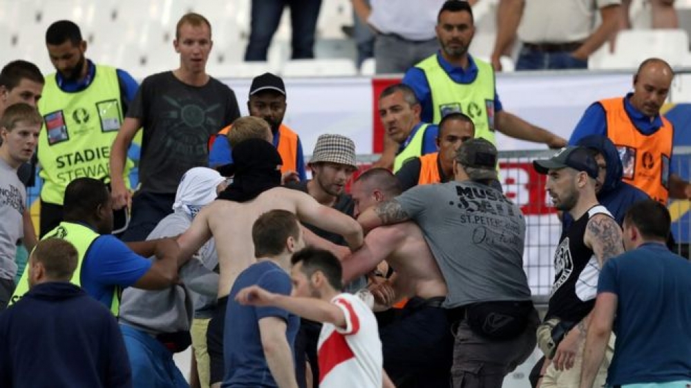 Vjolenza f'Marsilja min partitarji Russi