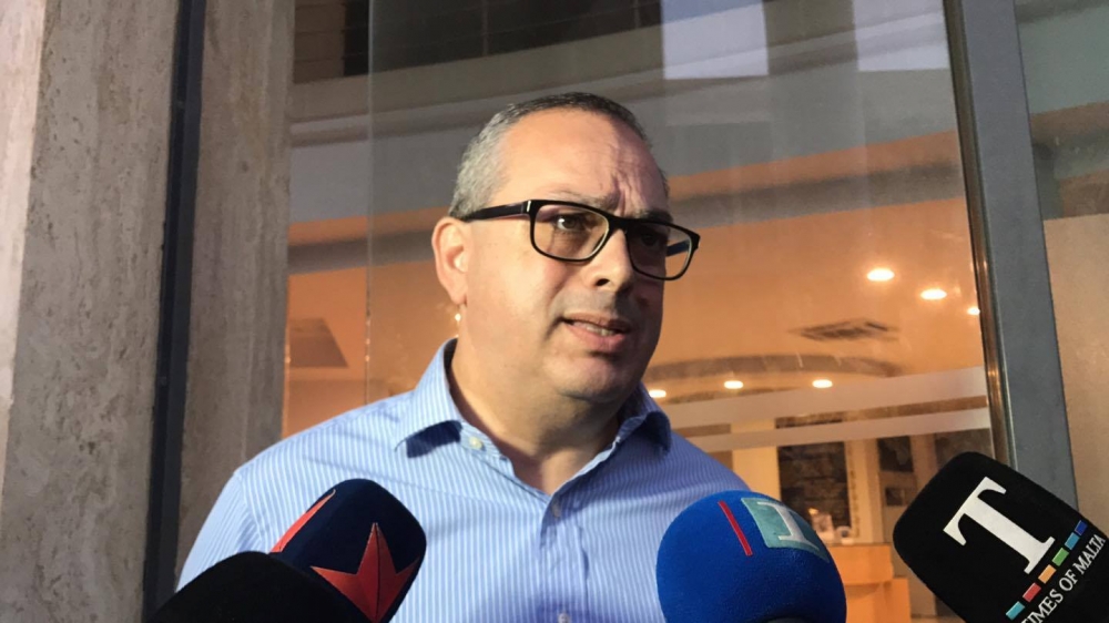 Alex Perici Calascione barra d-Dar Ċentrali