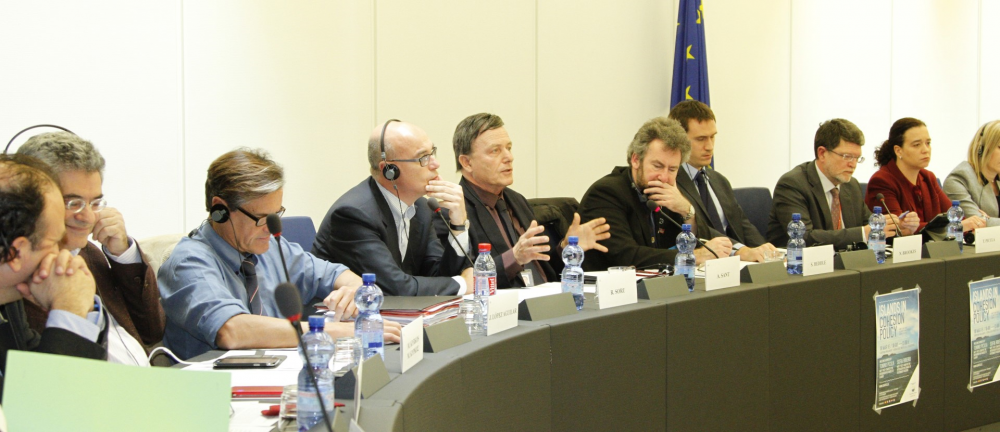 Alfred Sant jindirizza MEPs minn stati membri tal-UE bi gżejjer magħhom dwar il-bżonnijiet speċifiċi tal-gżejjer fl-UE fi Strasburgu.