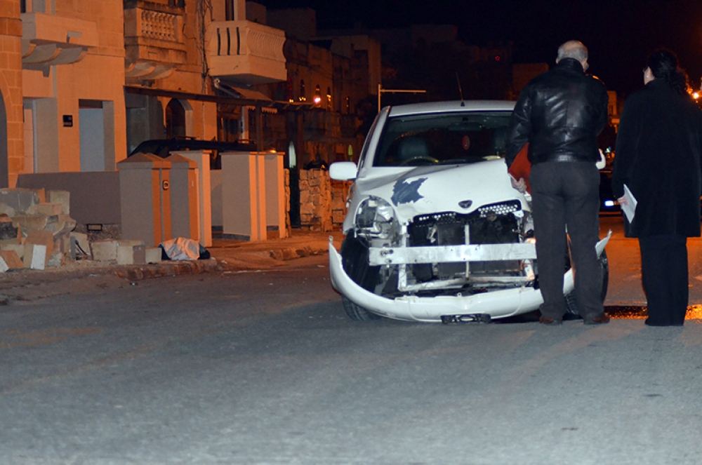 Il-karozza Toyota Vitz li laqtet liż-żewġ anzjani nisa. Il-kadavru ta' Maria Degabriele jidher fuq il-bankina. Ritratt John Pisani