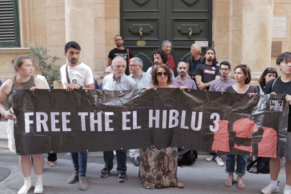 Attivisti quddiem l-uffiċċju tal-Avukat Ġenerali