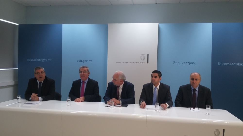 Il-Ministri Evarist Bartolo u Louis Grech fli mkien mas-Segretarji Parlamentari Ian Borg u Jose Herrera waqt li tħabbar l-investiment fl-infrastruttura u apparat fl-iskejjel