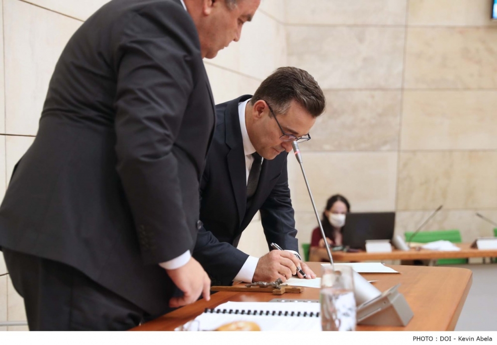 Bernard Grech fril-Parlament (Arkivji)
