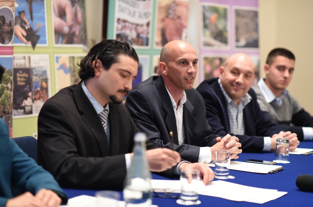 Għandu jgħalaq l-istaġun f’każ ta’ rregolaritajiet