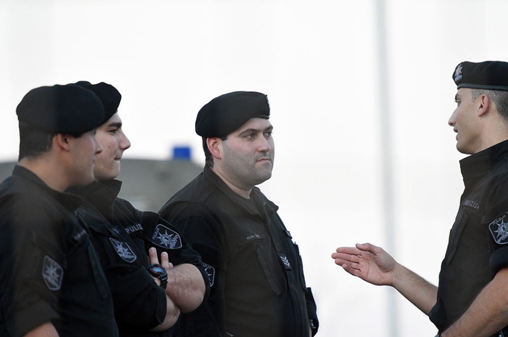 Pulizija mill-Iskwadra tal-RIU fuq il-post fejn instabet il-bomba.  Ritratt Ray Attard