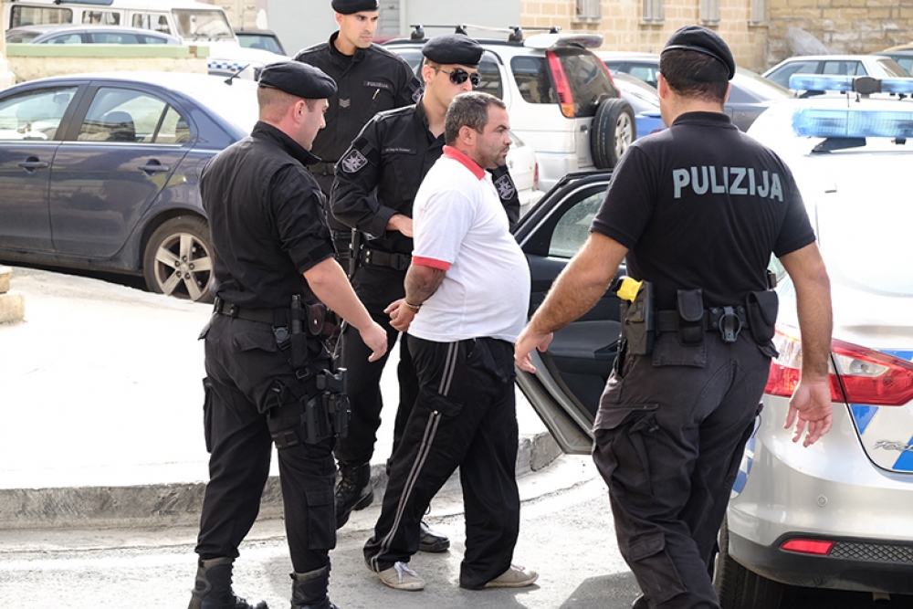 Pulizija tal-RIU jarrestaw wieħed minn dawk involuti fil-ġlieda. Ritratt Chris Mangion