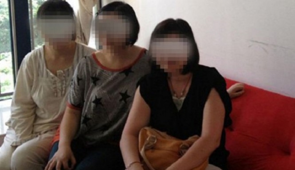Tliet nisa li jitħallsu tajjeb biex jisqu l-ħalib lill-irġiel