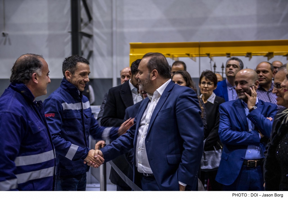 Il-Ministru Chris Cardona waqt il-ftuħ tal-fabbrika | Ritratt DOI