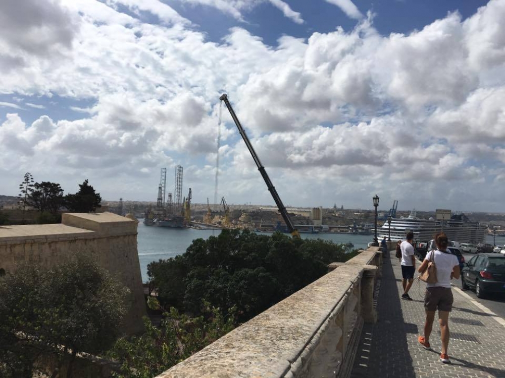Il-Krejn tal-ikla fis-sema': Mhux qed jagħti pjaċir lil kulħadd