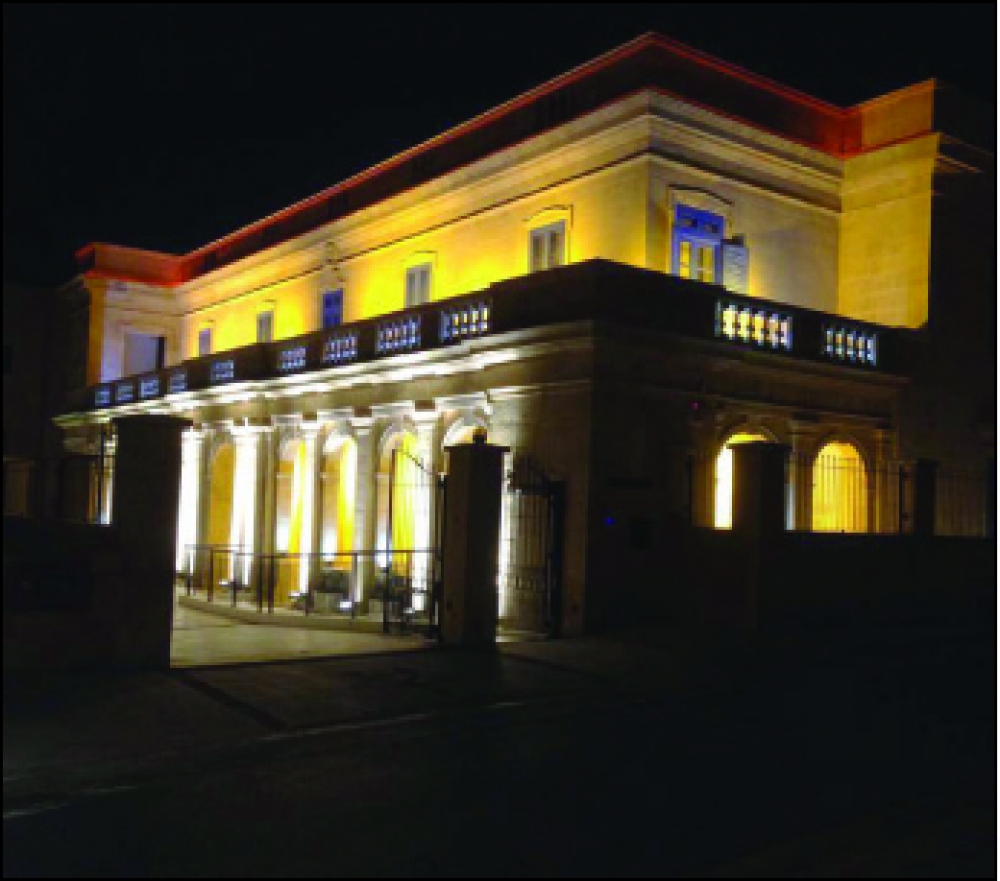 Id-Dar Kenn għal Saħħtek fl-Imtarfa mixgħula bil-lejl