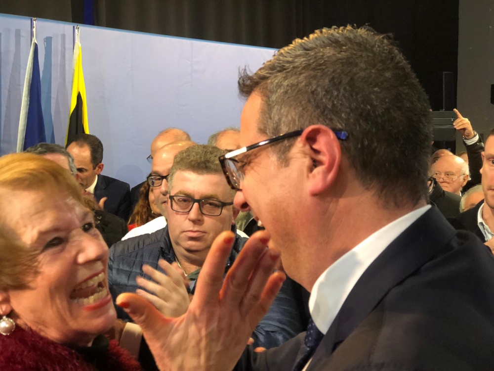 Adrian Delia milqugħ mill-partitarji