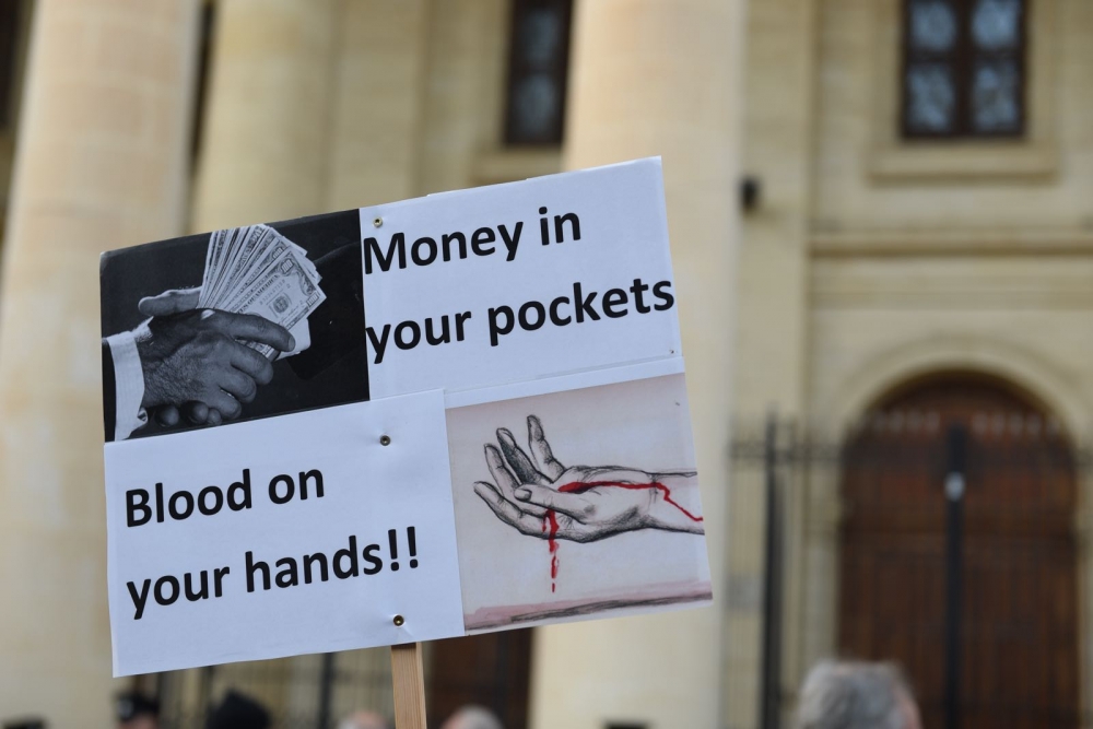 'Flus fil-but, demm fuq idejkhom..' wieħed mill-messaġġi fid-dimostrazzjoni | Ritratt James Bianchi
