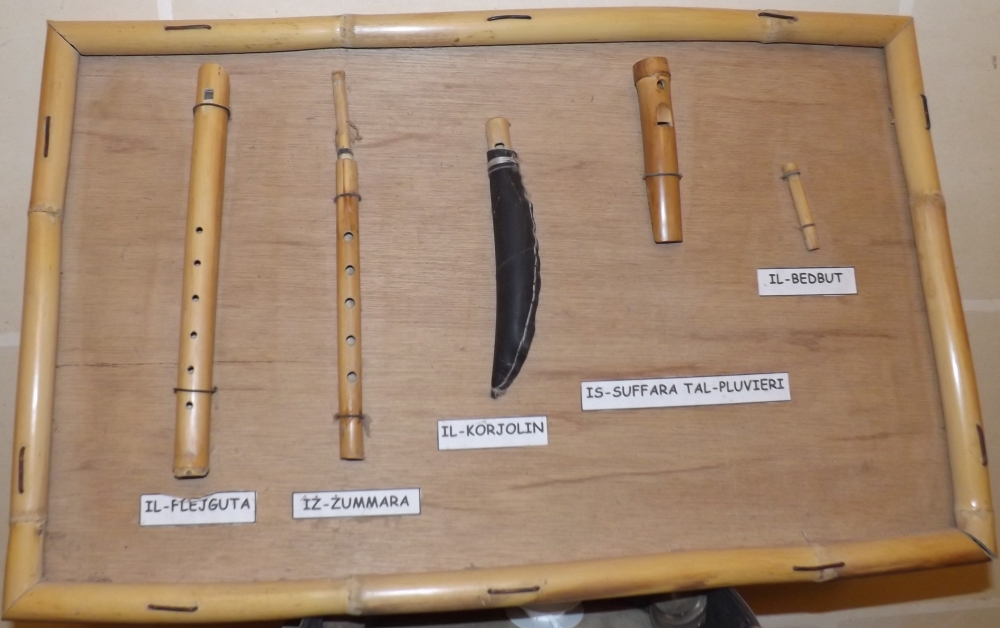Uħud mill-instrumenti tradizzjonali li għamel 