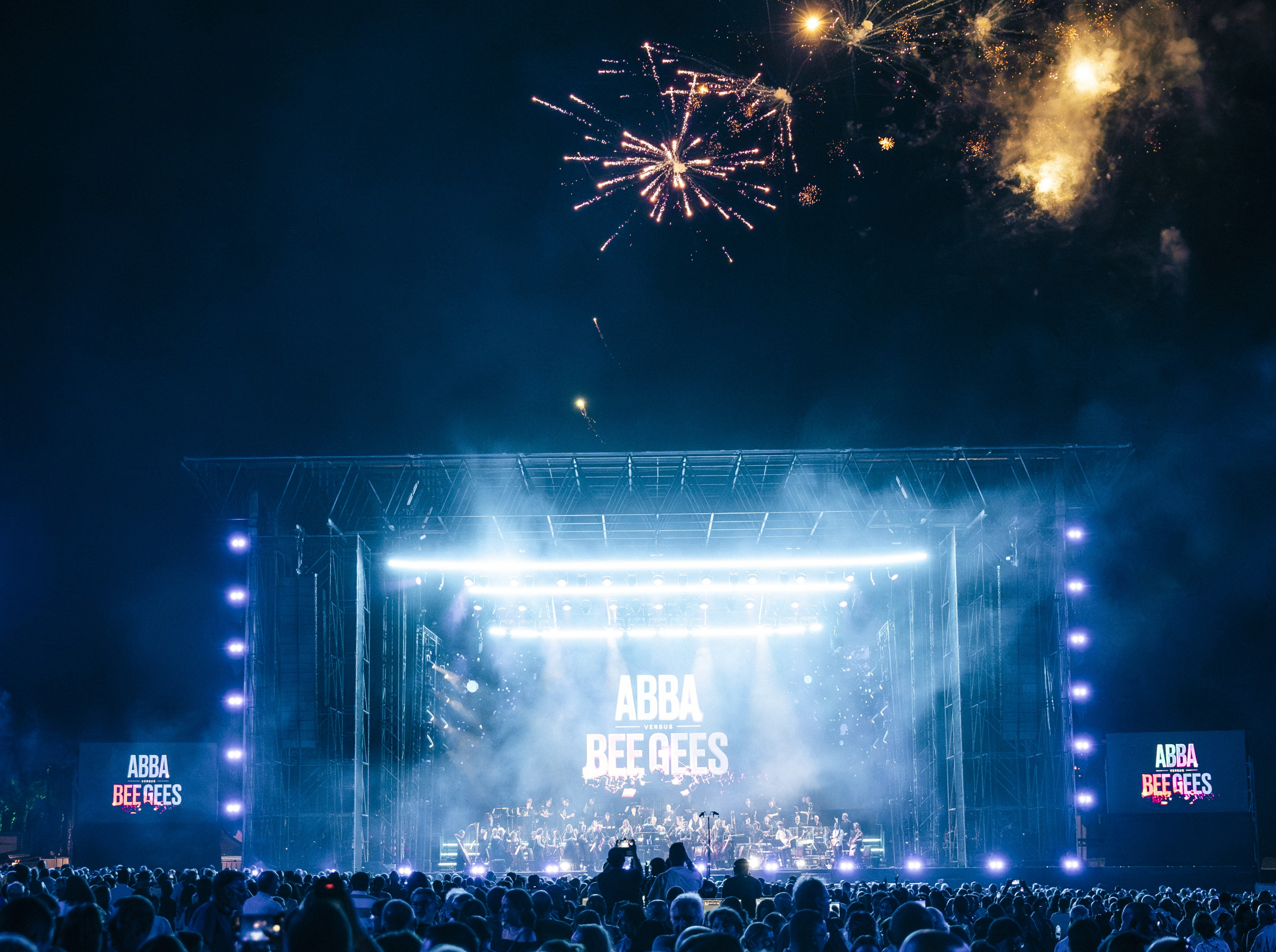 Aktar minn 12,000 persuna jimlew il-Fosos tal-Furjana għall-kunċert tal-BBC Concert Orchestra bit-titlu “ABBA vs Bee Gees”