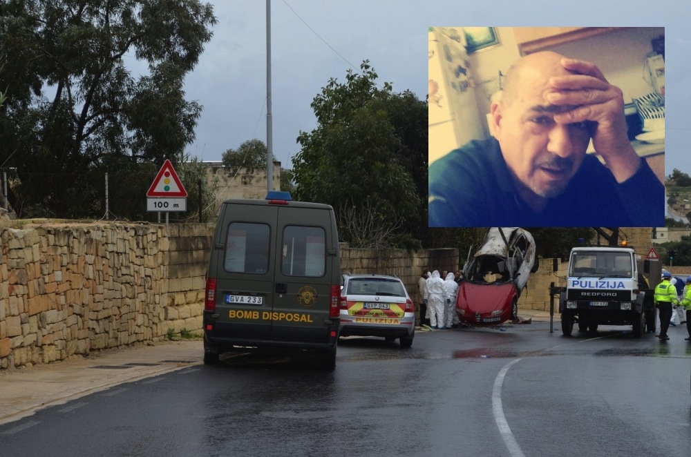 Il-ħofra li tidher fis-seat tal-karozza fejn inqatel il-vittma • Fil-ġenb: il-vittma Martin Cachia