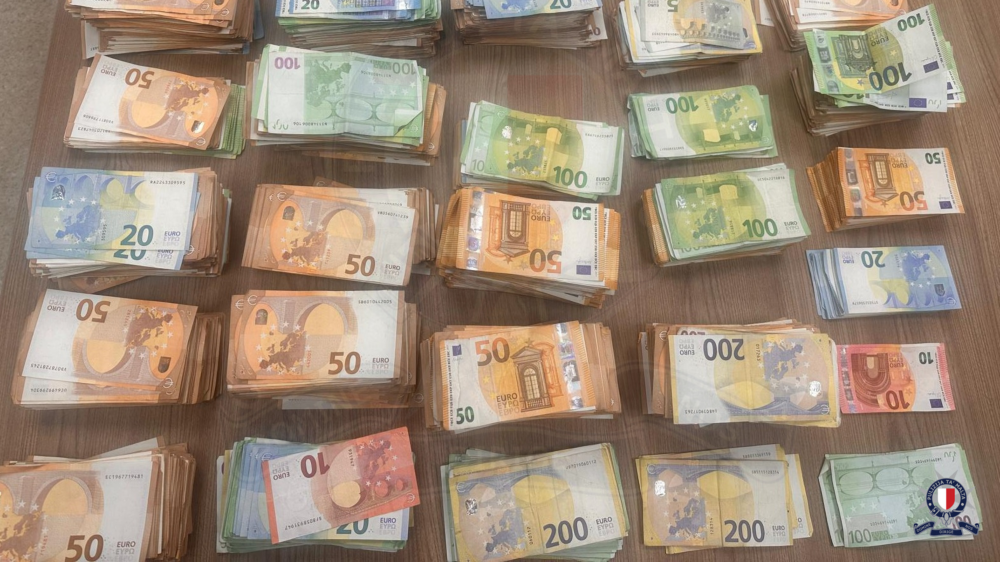 Il-Pulizija tfarrak għanqbuta kriminali, taqbad drogi u ammonti kbar ta’ flus kontanti