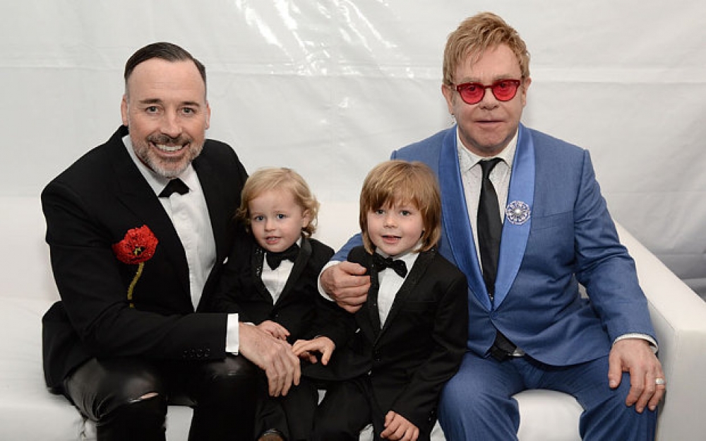 Sir Elton John u r-raġel tiegħu flimkien maż-zewġ uliedhom