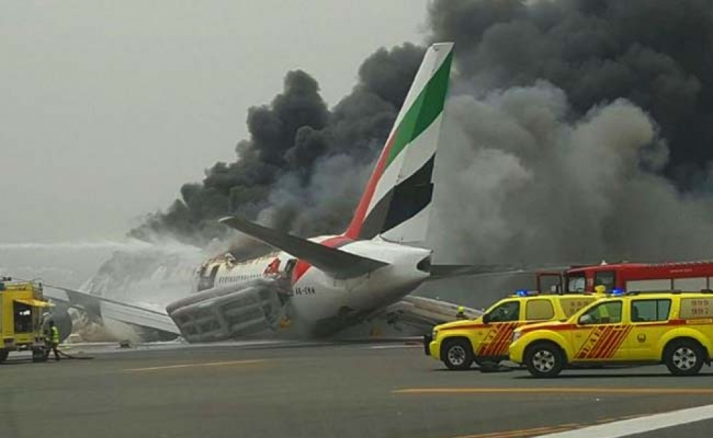 L-ajruplan tal-Linja Emirates jikkraxxja waqt l-inżul fl-ajruport ta' Dubai : Suspettata ħsara fil-makkinarju għall-inżul