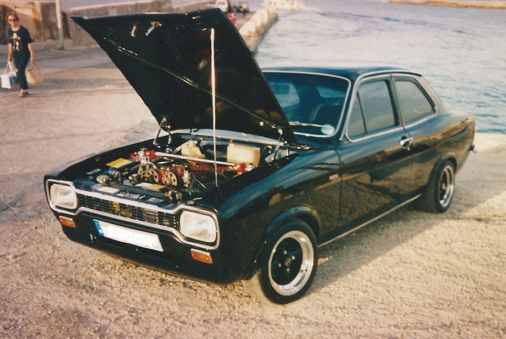 Karozza tat-tip Escort