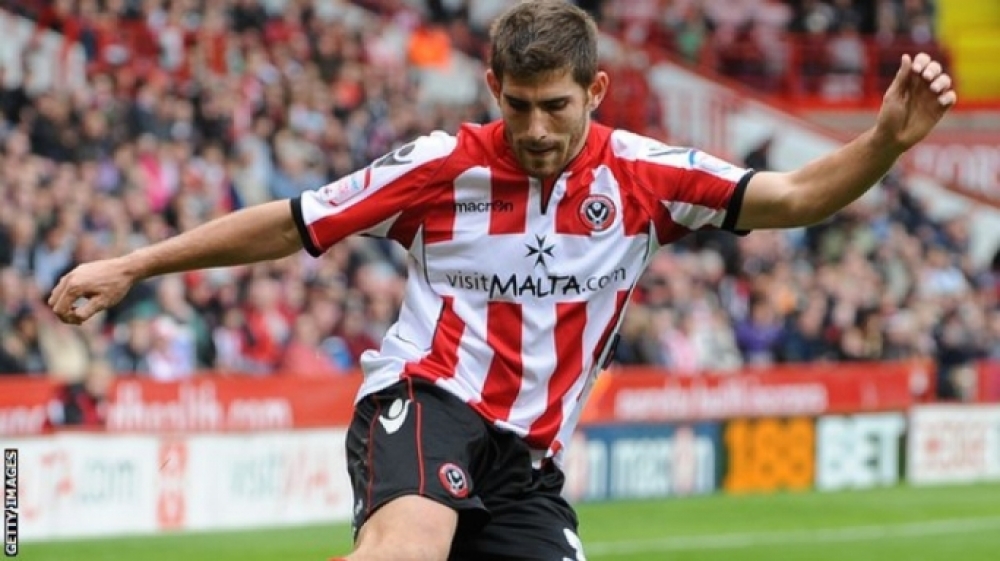 Ched Evans, li f'April tal-2011 stupra tfajla ta' 19-il sena f'lukanda
