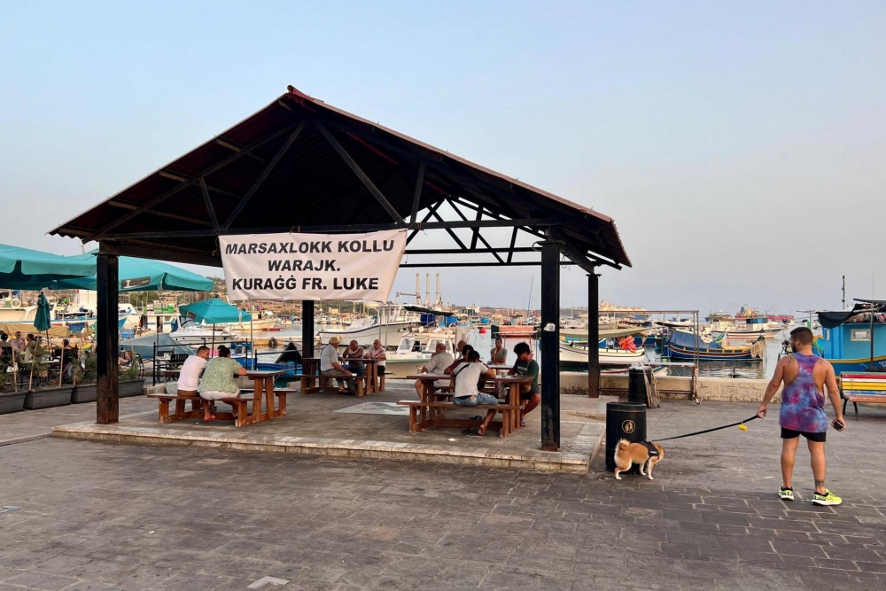Strixxun li fl-aħħar jiem iddendel quddiem il-Knisja ta' Marsaxlokk