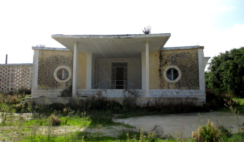 Il-binja fejn kien hemm il-fabbrika tal-ħalib