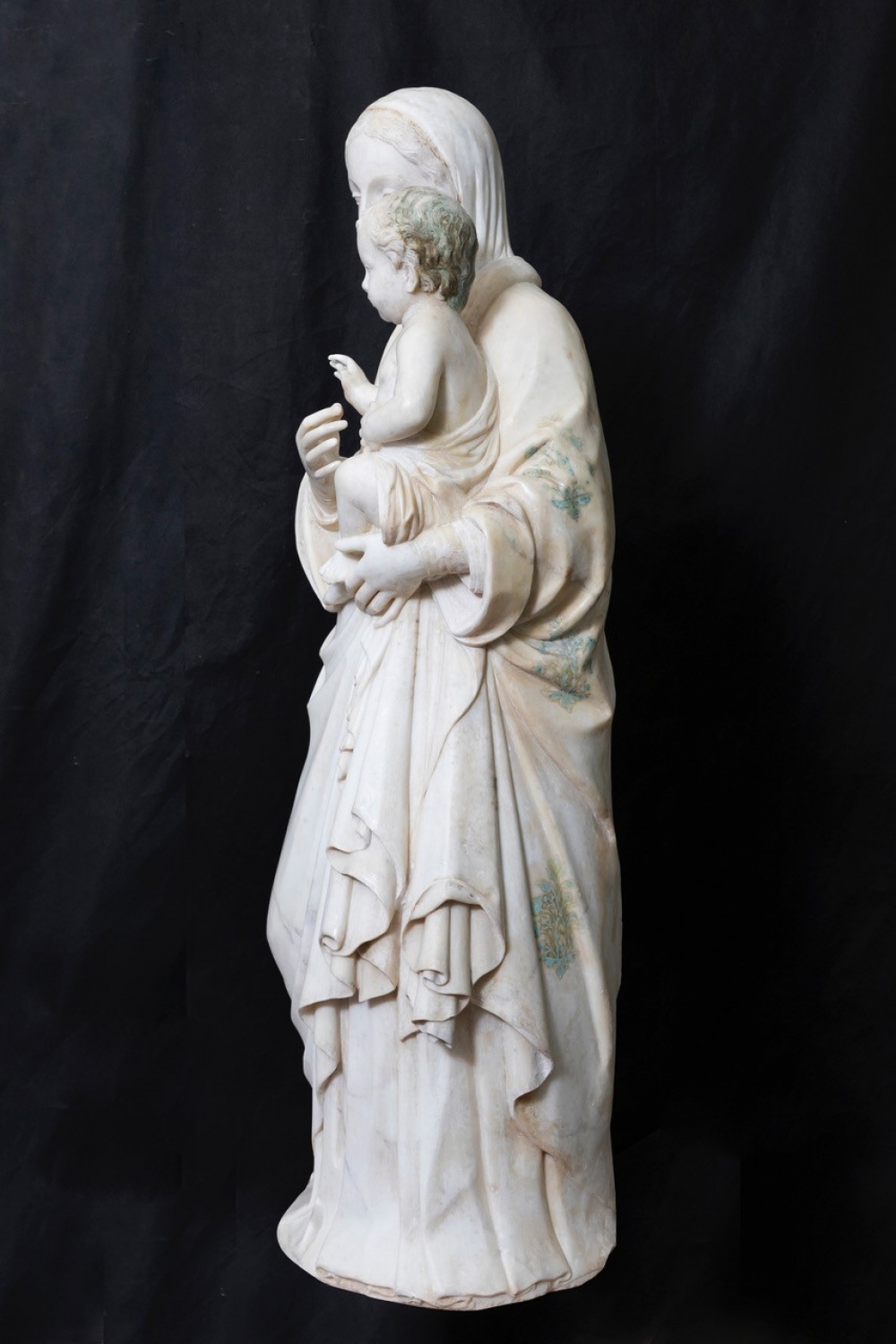 Dettall tad-dekorazzjoni li nstabet fuq il-mantell tal-Madonna