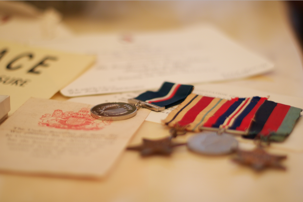 TGD qed ifittxu u jintervistaw veterani minn kunflitti riċenti. Il-midalji murija fir-ritratt huma ta’ wieħed mill-ħafna Għawdxin li servew fil-militar fit-Tieni Gwerra Dinjija