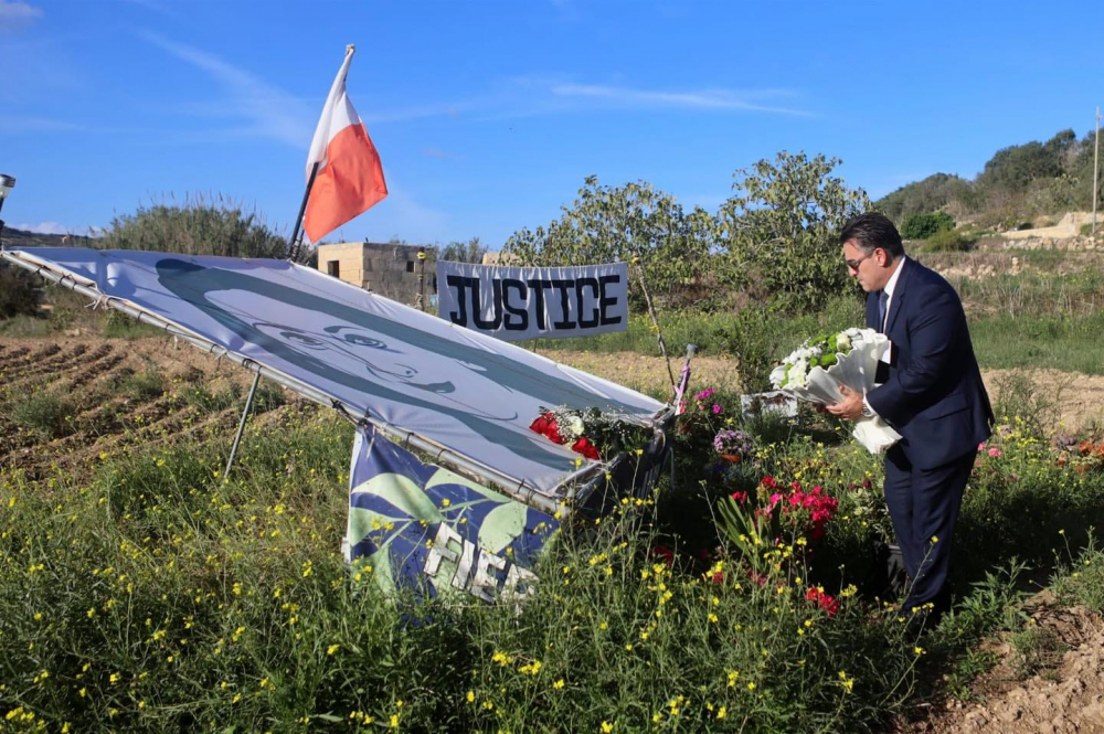 L-Erbgħa filgħodu, il-Kap tal-Oppożizzjoni Bernard Grech żar is-sit fejn ġiet assassinata Caruana Galizia, fl-2017, fil-Bidnija. (Ritratt: Bernard Grech / X)