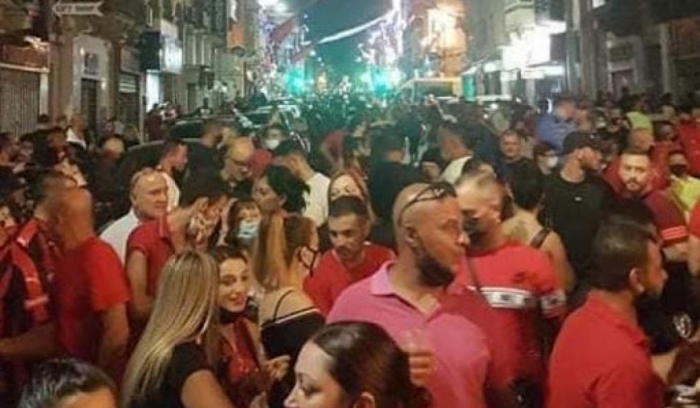 Parti mill-folla li kienet qed tiċċelebra l-Ħamrun