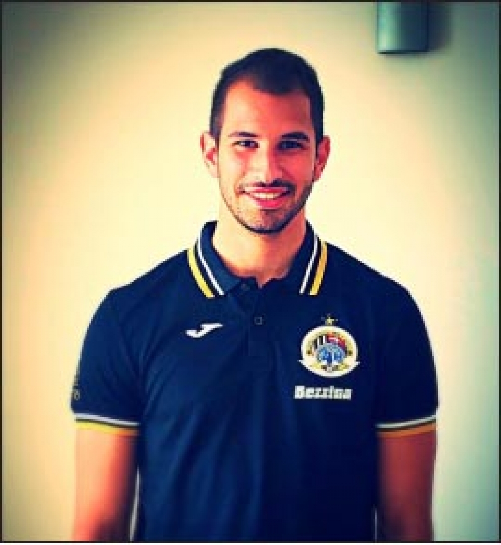 Il-goalkeeper Henry Bonello bil-flokk il-ġdid ta’ Hibernians FC