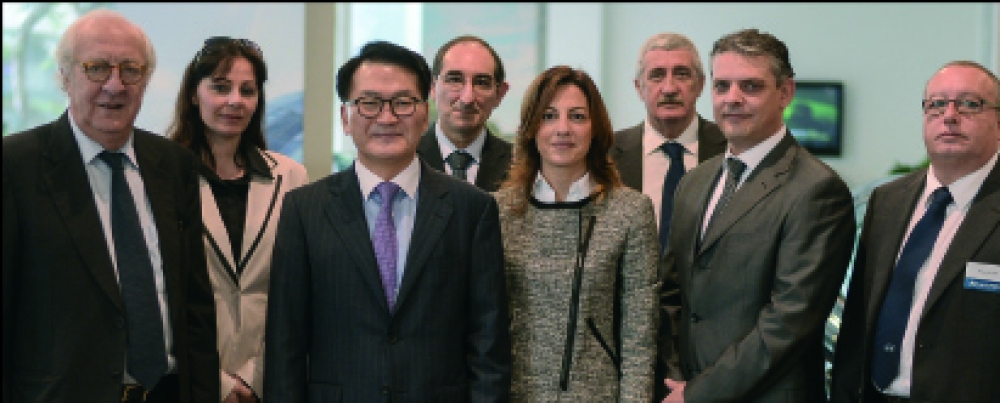 Byung Kwon Rhim flimkien ma’ Francesca Mamo u ħaddiema oħra ta’ Hyundai