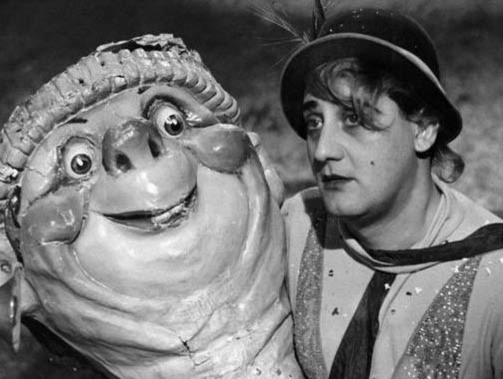 “Minn dak il-mument ‘l hemm waqgħu l-maskri kollha, il-karnival spiċċa, u dħalna f’burdata postgost bħal dik ta’ Alberto Sordi l-għada tal-Mardi Gras fil-film I Vitelloni”