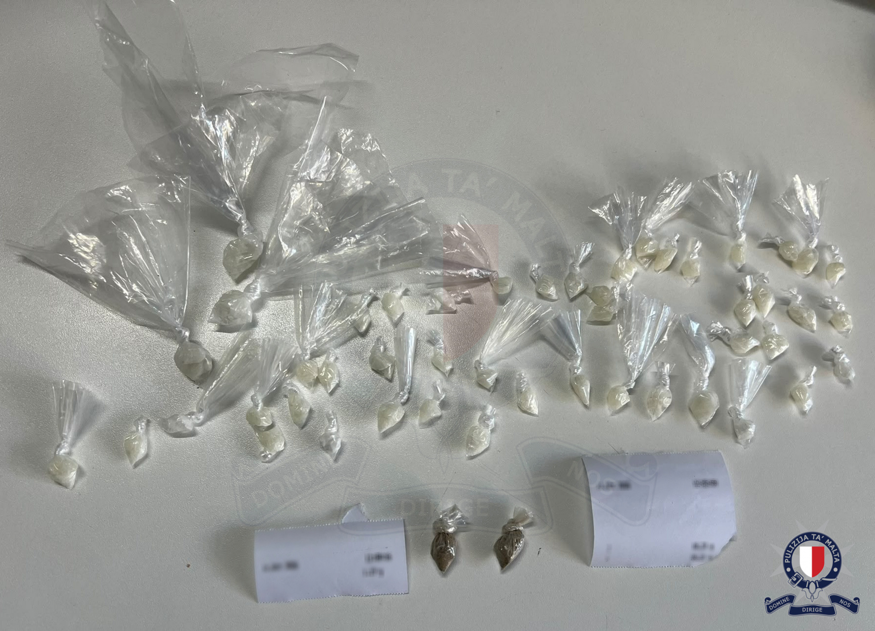 Żagħżugħ arrestat wara li nstab b’madwar 40 qartas b’sustanza suspettata droga f’San Pawl il-Baħar