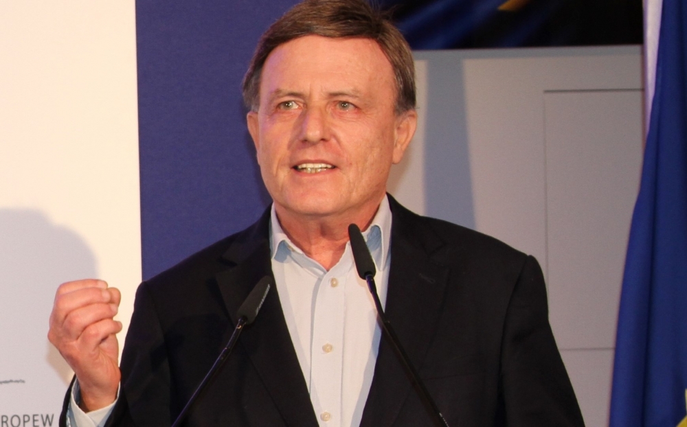 ‘Id-dmir tagħna nħarsu s-settur tas-servizzi finanzjarji f’Malta.’ - Alfred Sant