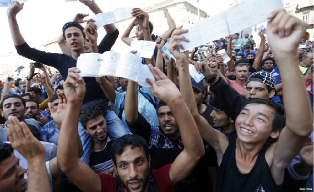 Persuni, l-aktar mis-Sirja, jipprotestaw kontra l-egħluq tal-istazzjon tal-ferrovija f'Budapest 