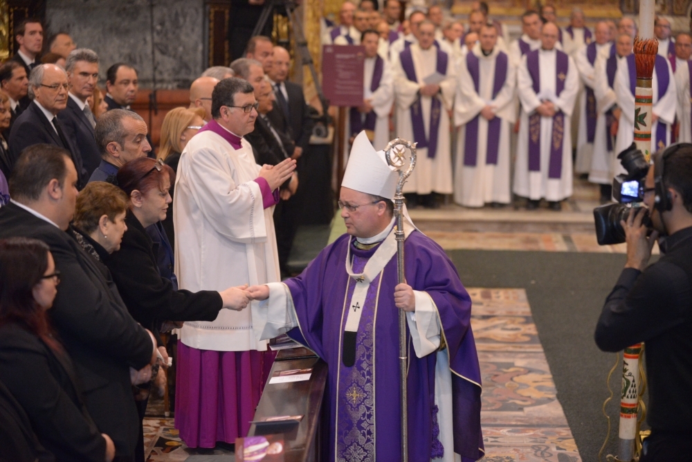 L-Isqof Charles J Scicluna jagħti faraġ lill-familja tal-Isqof Emeritu Ġużeppi Mercieca