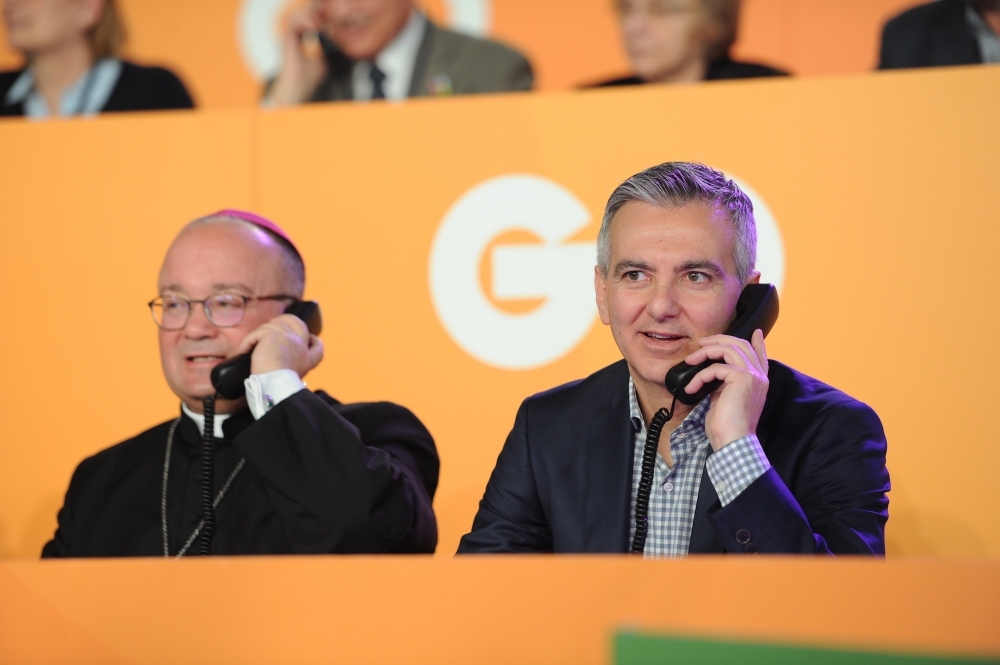 L-Arċisqof u Simon Busuttil fl-Istrina