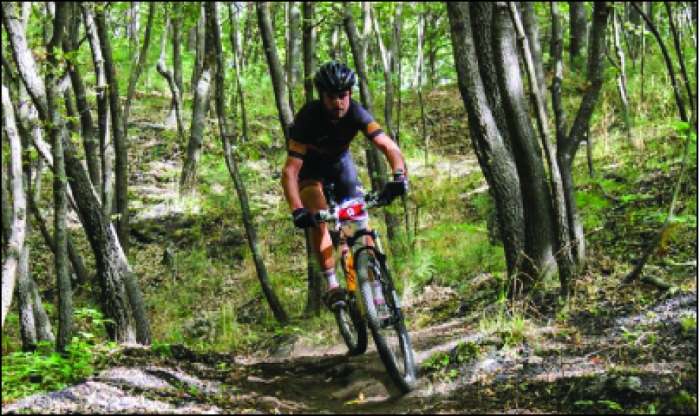 Jason Vella fl-azzjoni waqt il-maratona taċ-ċikliżmu fuq l-Etna