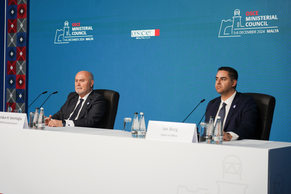 Il-Ministru Ian Borg ma' Feridun Sinirlioğlu, diplomatiku u politiku Tork. (Ritratt: James Bianchi/ILLUM)
