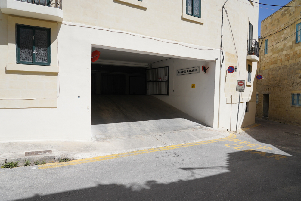 Il-kumpless tal-garaxx ta’ Birkirkara fejn inqatel Carmel Chircop (Ritratt: James Bianchi/MaltaToday)