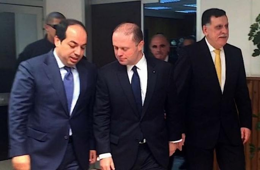 Fayez Serraj (xellug) u l-Prim Ministru Joseph Muscat (fin-nofs)