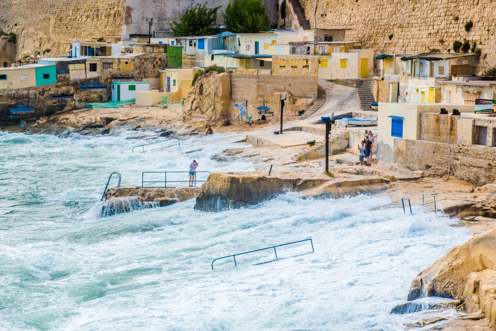 Il-pubbliku mwissi biex jibqa’ kawt hekk kif il-Maltempata Harry toqrob lejn Malta