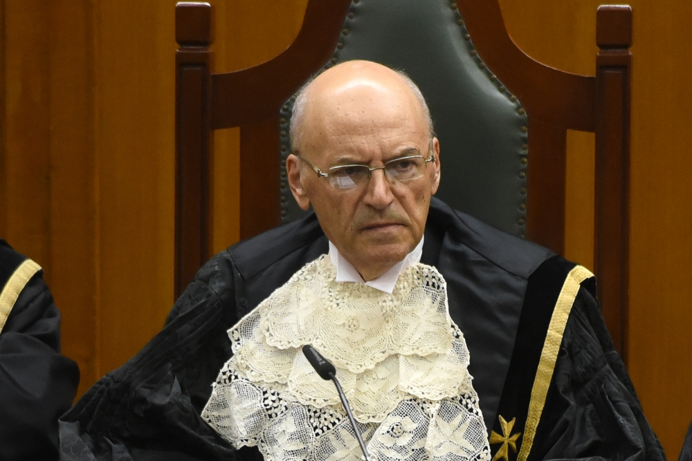 Il-Kummissarju tal-Istandards irid bidla fil-proċedura biex jiġu ppubblikati d-deċiżjonijiet ta’ ċaħda