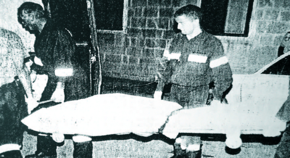 Il-katavru ta’ Kevin Camilleri qed jiddaħħal fil-hearse tal-Pulizija