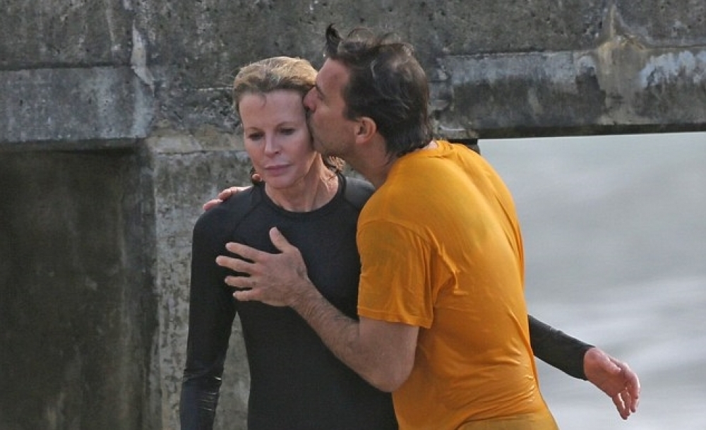 Kim Basinger mar-raġel misterjuż