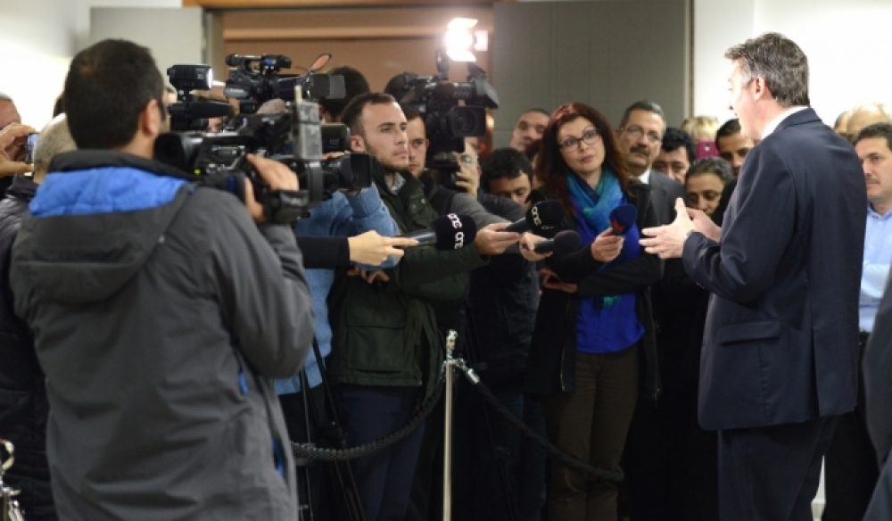 Konrad Mizzi jkellem lill-ġurnalisti wara li kien elett Deputat Mexxej tal-PL (ritratt: Ray Attard)